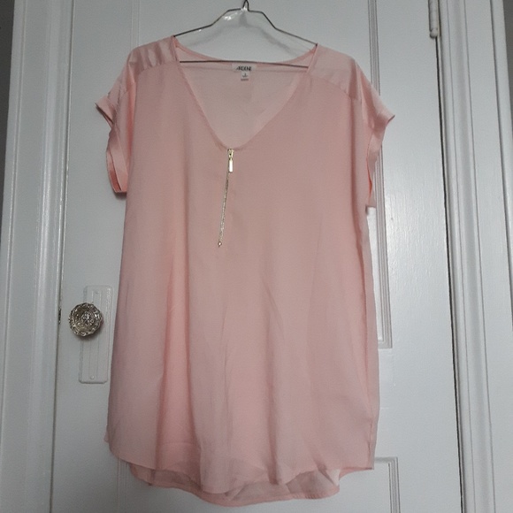 3/$20 - Pink Zippered Short-Sleeved Blouse - Picture 2 of 7